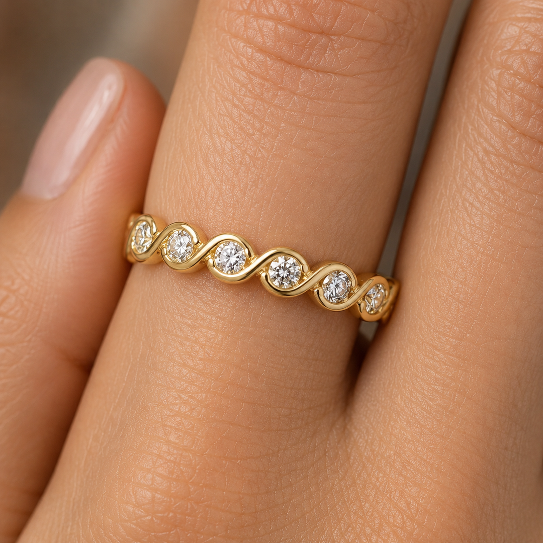 14kt Maple Leaf Diamond Band