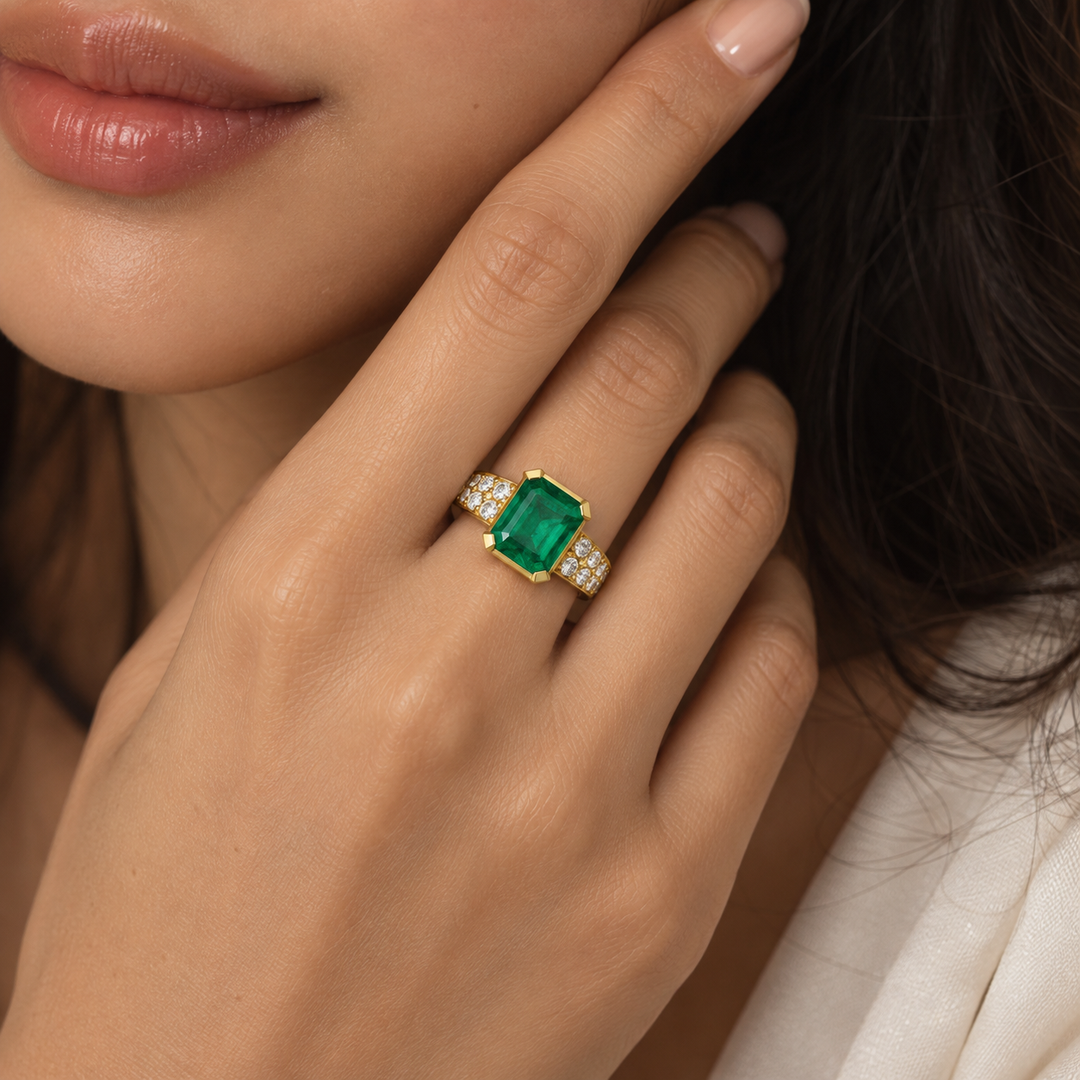 18kt Yellow Gold Estate Emerald Diamond Ring