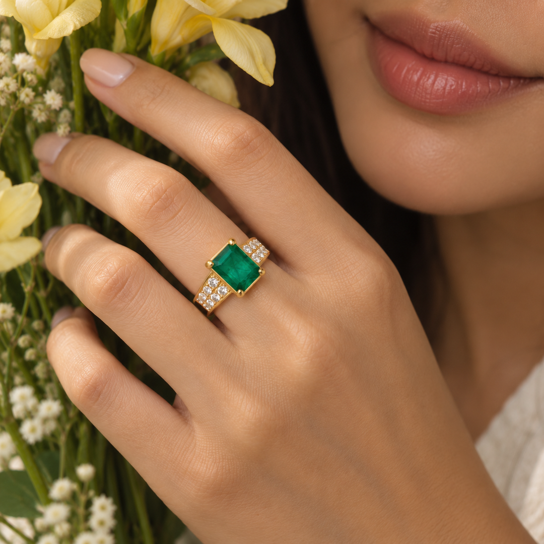 18kt Yellow Gold Estate Emerald Diamond Ring
