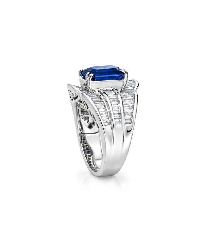 18kt White Gold Sapphire Diamond Ring