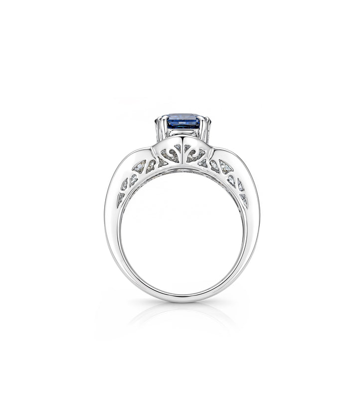18kt White Gold Sapphire Diamond Ring