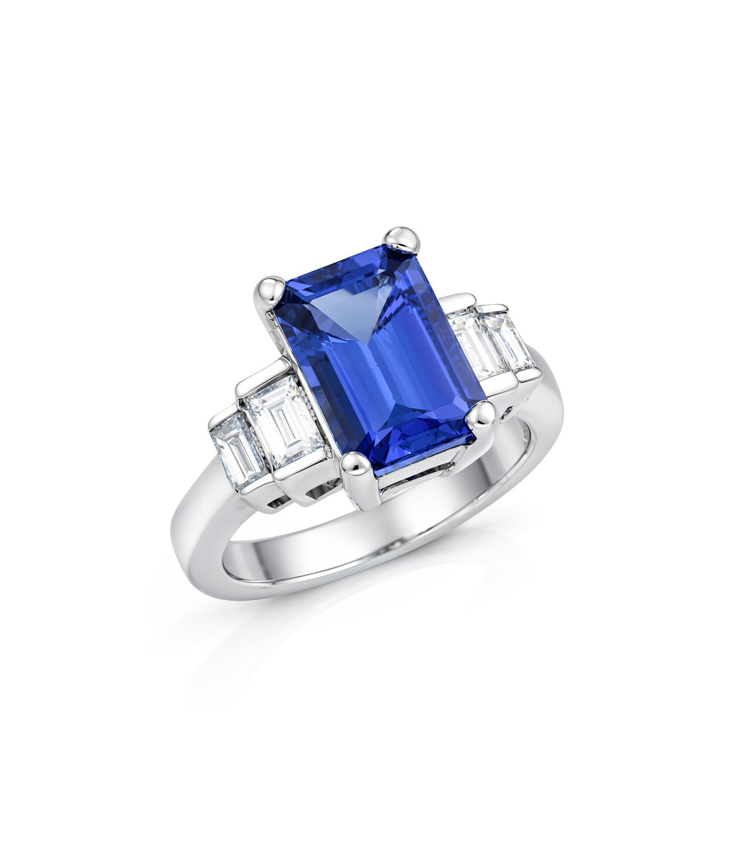 18kt White Gold Tanzanite Diamond Ring