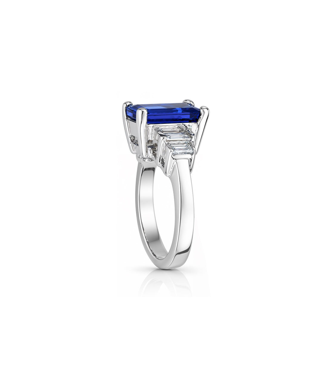 18kt White Gold Tanzanite Diamond Ring
