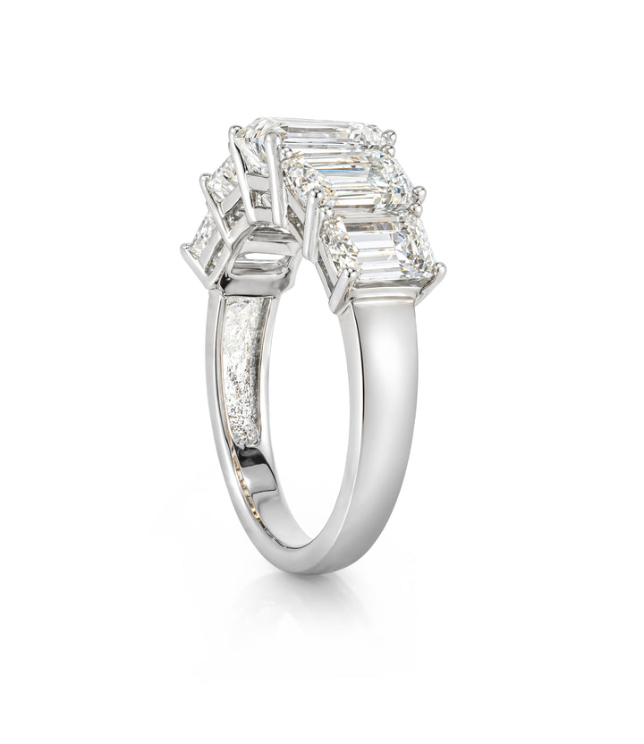 A. 14kt White Gold Emerald Cut Diamond Band