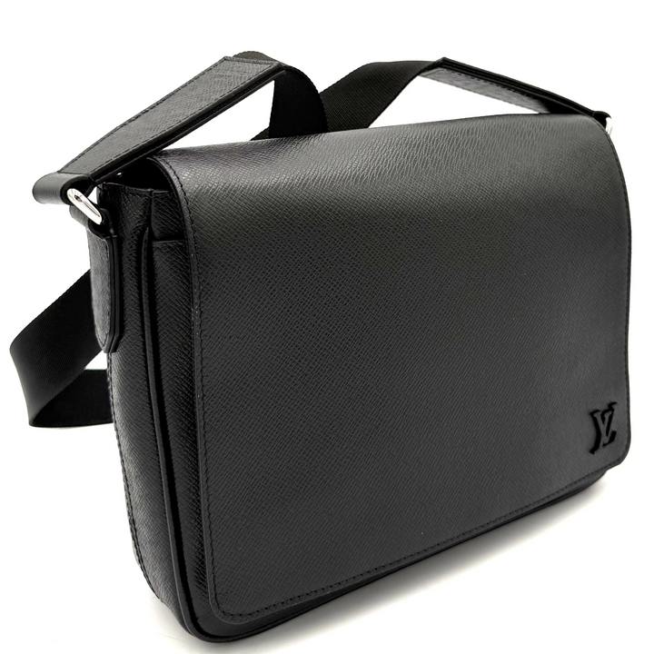 District PM Black Taiga Messenger Bag
