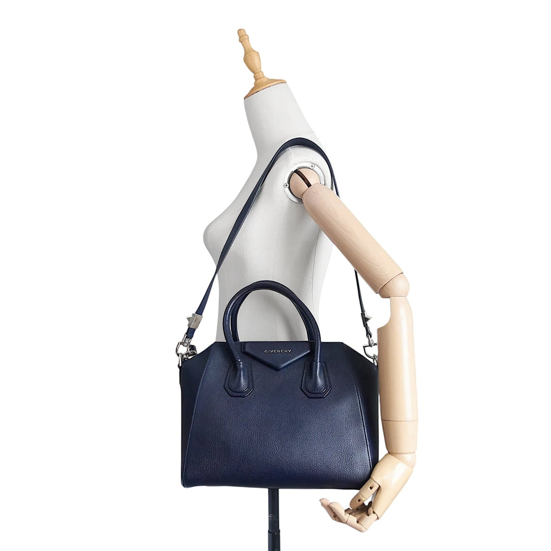 Antigona Medium Calfskin Leather Bag