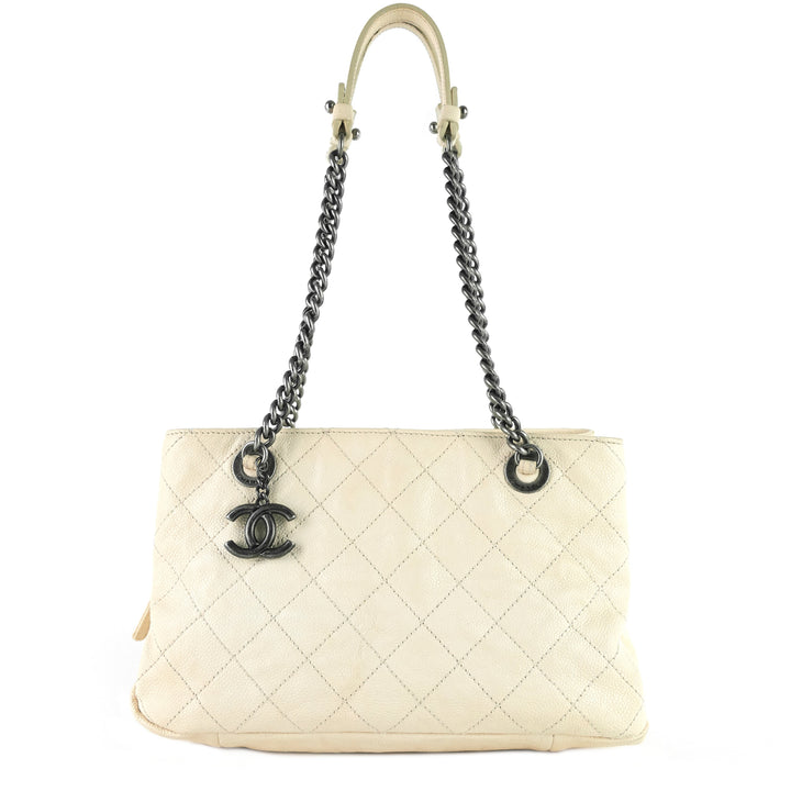 chic small matelassé caviar leather tote bag