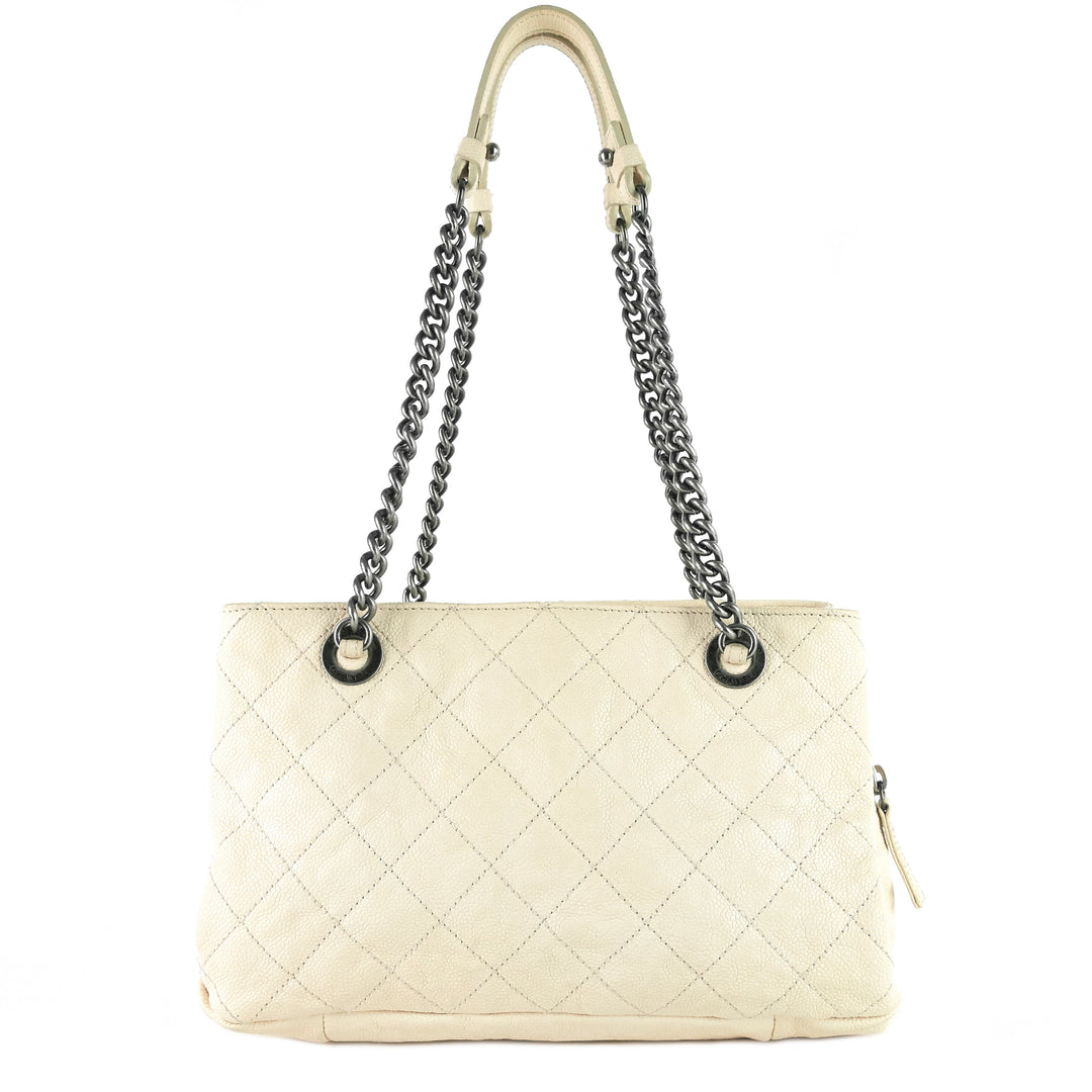 chic small matelassé caviar leather tote bag
