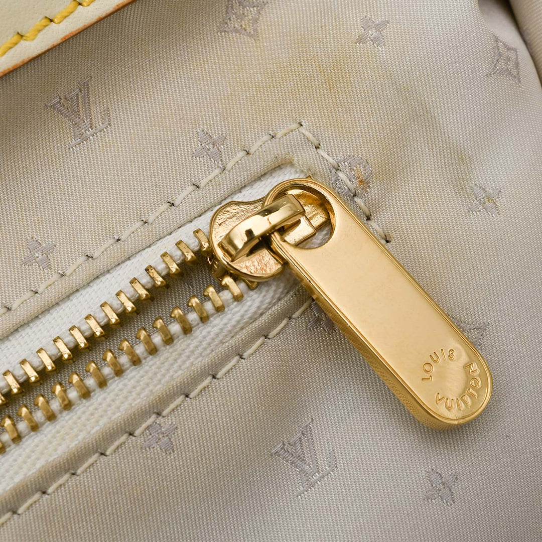 https://corsproxy.io/?url=https://www.barrysjewellers.com/media/catalog/product/1/1/11_24.jpg