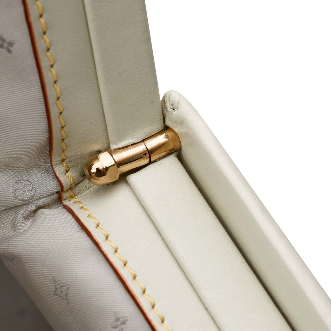 https://corsproxy.io/?url=https://www.barrysjewellers.com/media/catalog/product/1/3/13_24.jpg